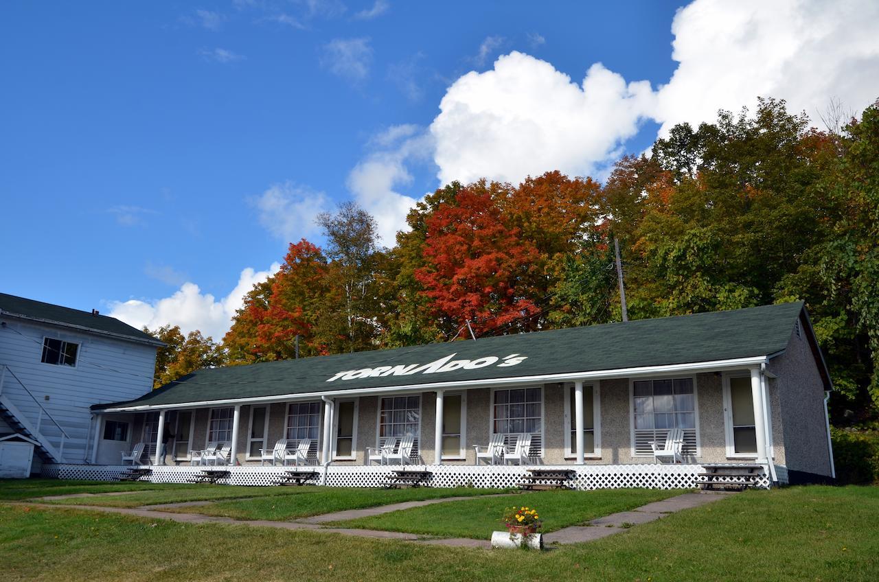 Tornado'S Motel Port Loring エクステリア 写真